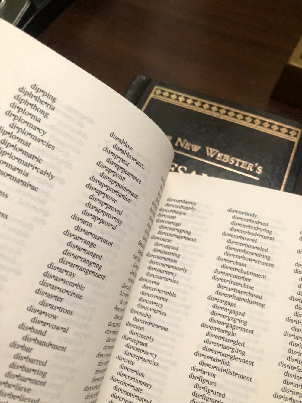 Vintage New Webster's Desk Reference Library - Picture 4 of 6